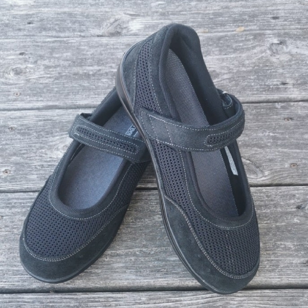 Womens Orthofeet black suede mary jane comfort diabetic shoes. size 11.5 EW